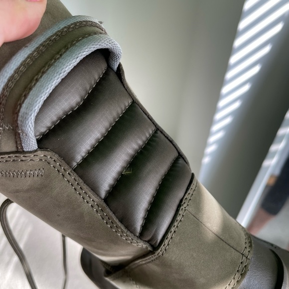 The North Face Yukonia Mid Winter Boot - Picture 4 of 11